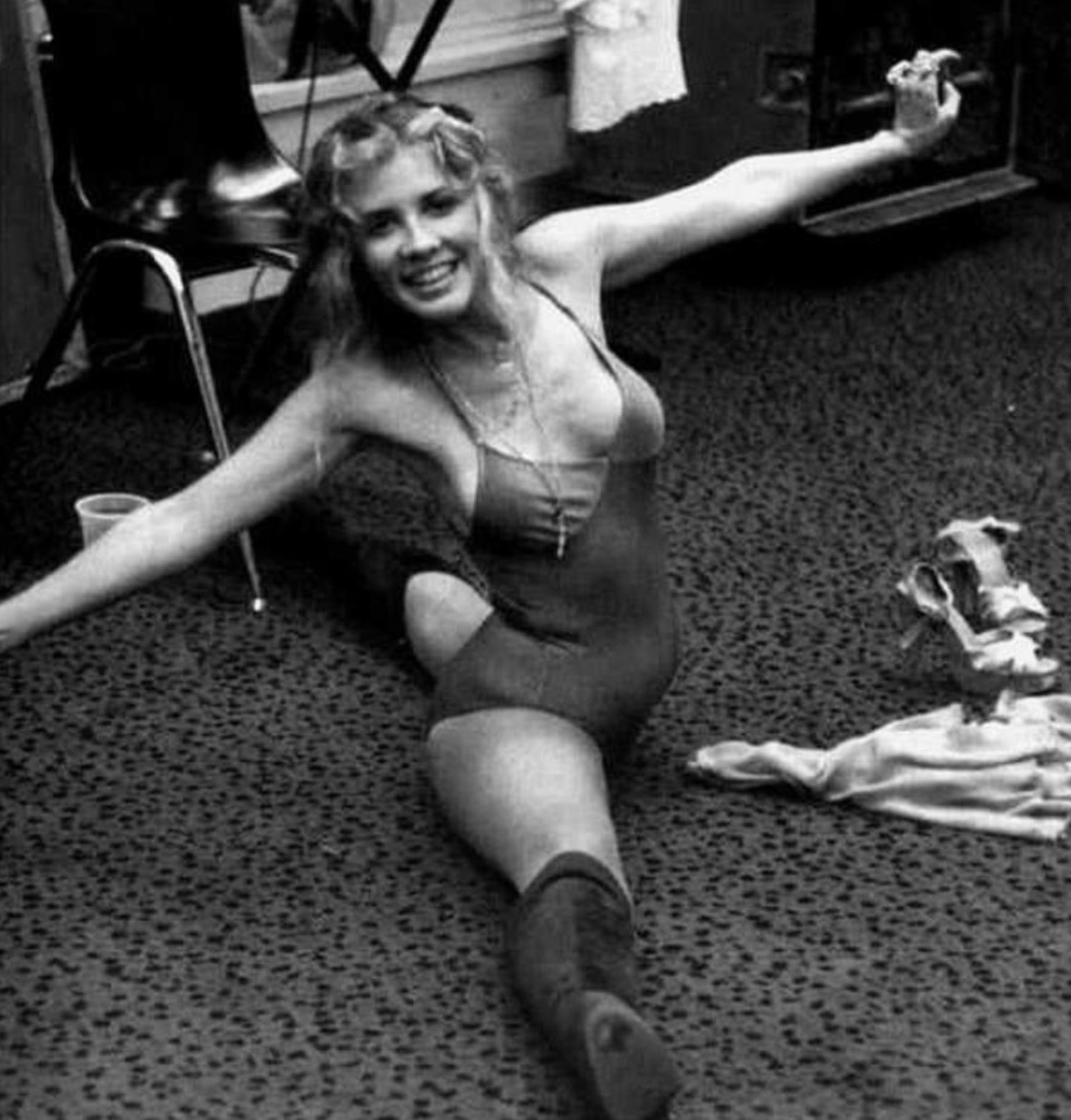 Stevie Nicks doing the splits backstage,1978 